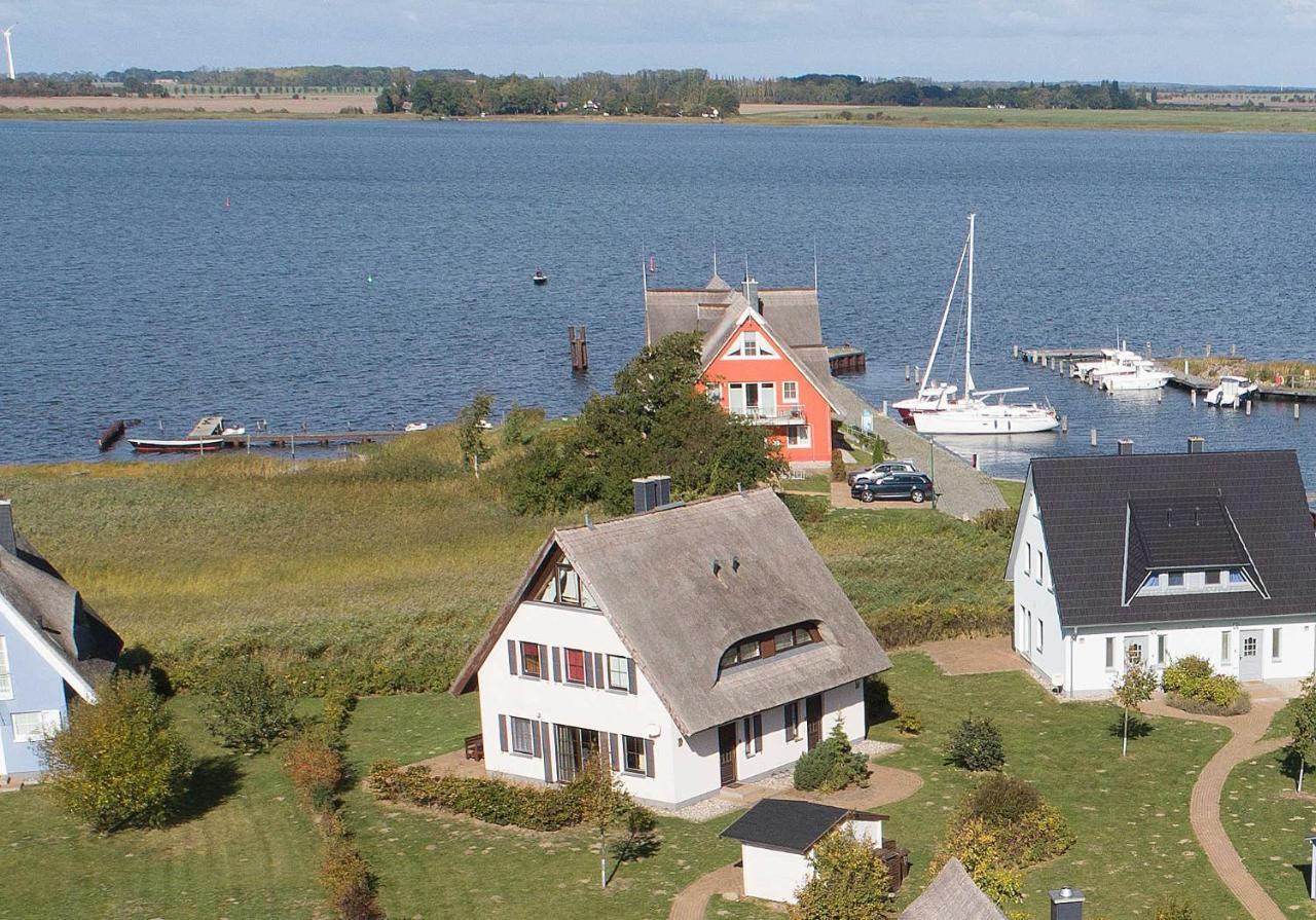Ferienhaus Boddenblick Und Kranich Vieregge Bagian luar foto